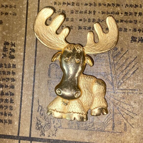Vintage Signed JJ Gold Tone Moose Pin - Picture 2 of 5